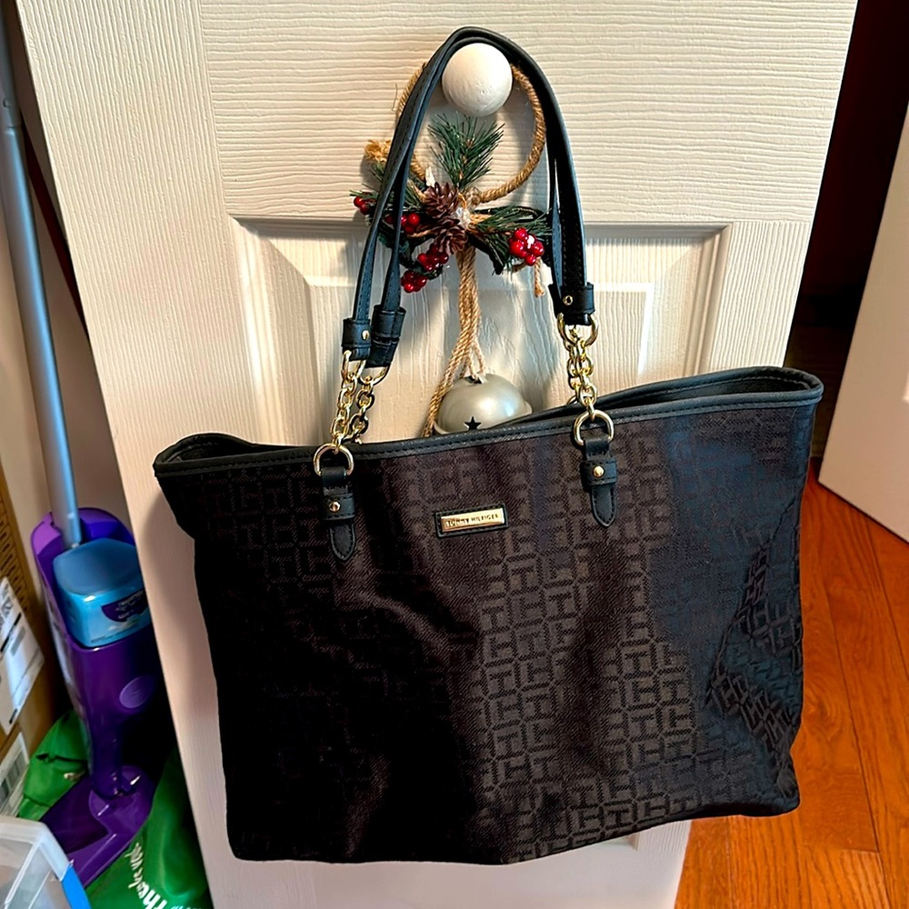 black Tommy Hilfiger tote bag